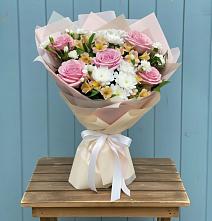 Букет цветов из:  Гвоздики, Орхидеи и Розы в Шолоховском