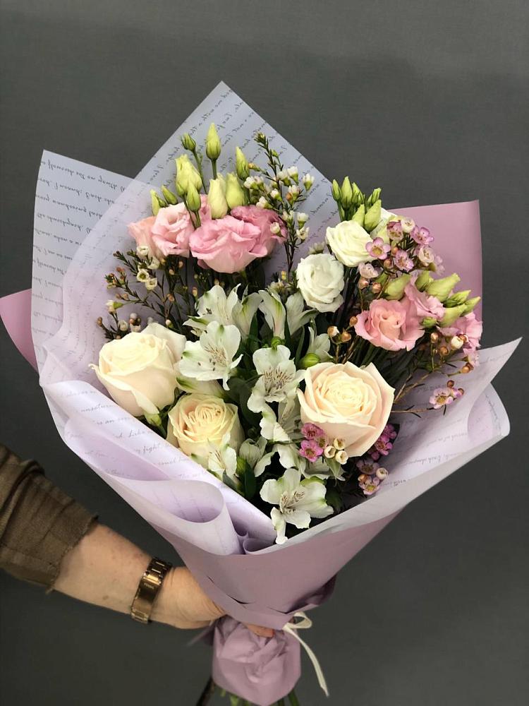 Букет цветов из: Альстромерии, Розы и Лизиантусы в Шолоховском