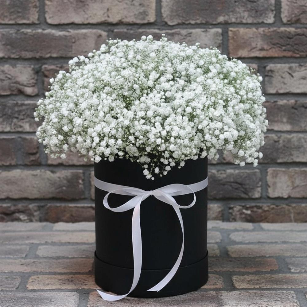 Цветочная композиция из Гипсофила в шляпной коробке в Шолоховском