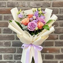 Букет цветов из:  Лизиантусы и Розы в Шолоховском