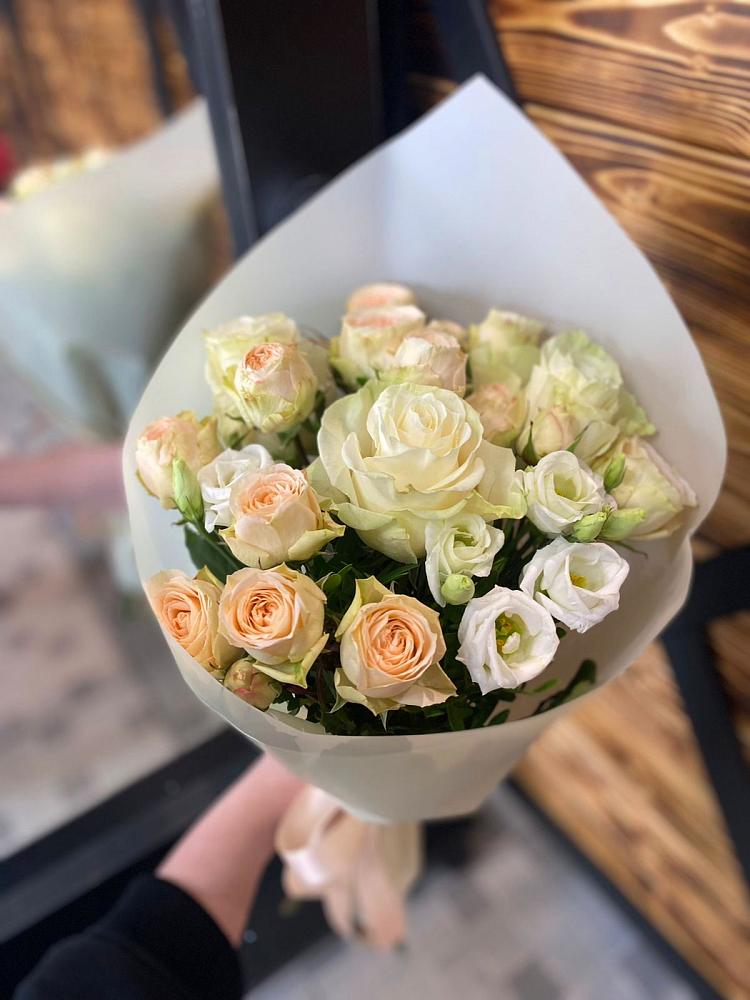 Букет цветов из: Розы и Лизиантусы в Шолоховском